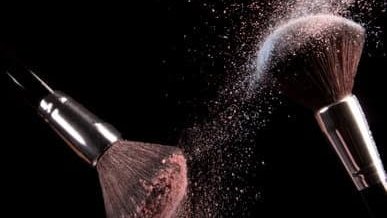 spray brush makeup